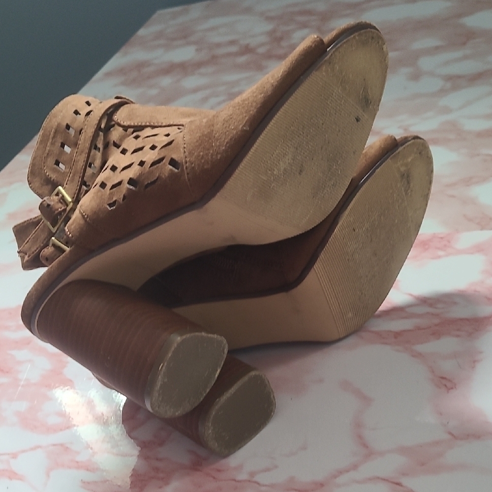 GUC Madden Girl Addy Peep-Toe Chestnut Block Heel Sandals Sz 7.5 - Picture 5 of 7